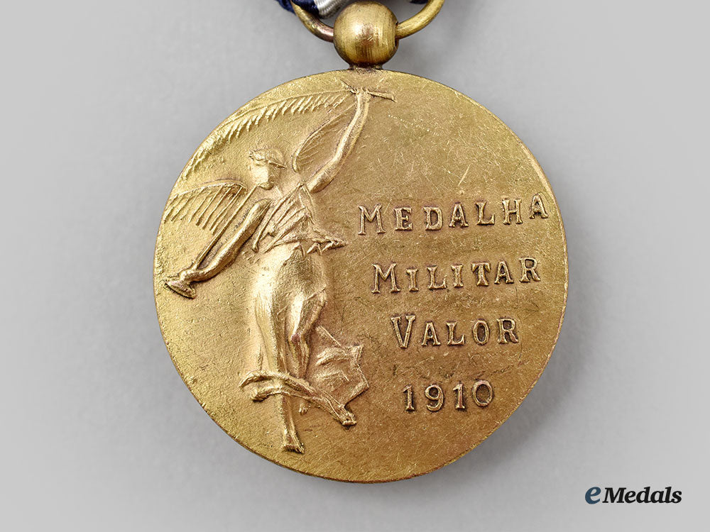 portugal,_republic._a_medal_for_military_valour,_type_vi,_i_class_gold_grade_l22_mnc2024_358_1