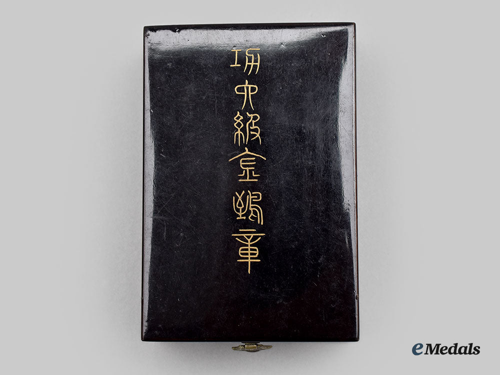 japan,_empire._an_order_of_the_golden_kite_vi_class_with_award_document_l22_mnc2042_328_1