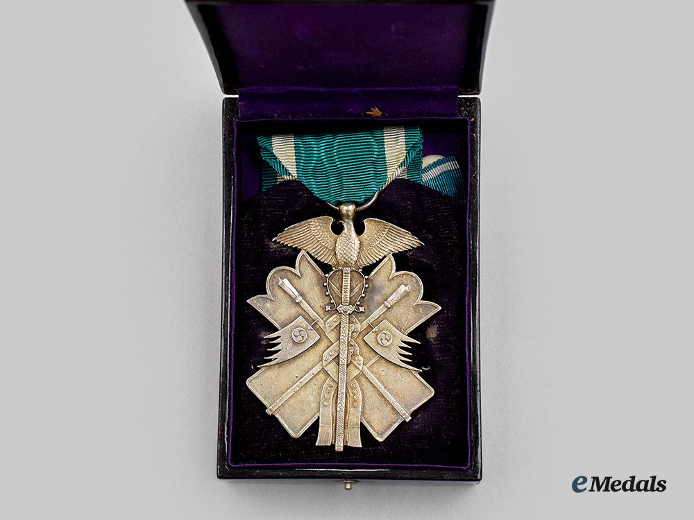 japan,_empire._an_order_of_the_golden_kite_vi_class_with_award_document_l22_mnc2043_329_1
