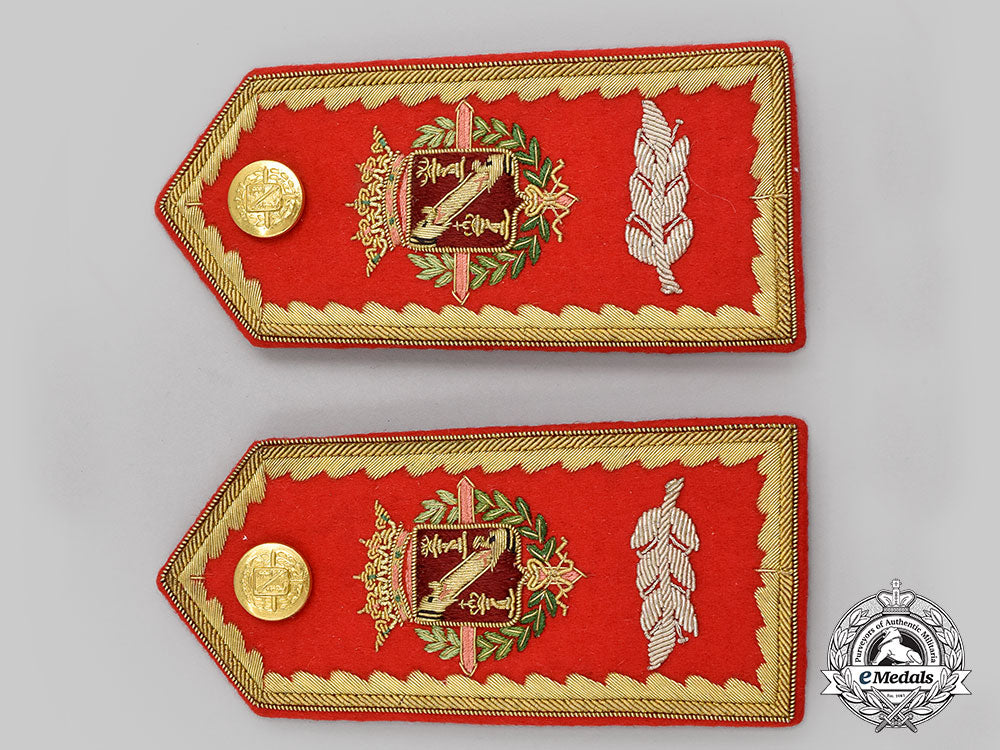 spain,_francoist_state._a_pair_of_shoulder_boards_attributed_to_francisco_franco,_c.1960_l22_mnc2086_041