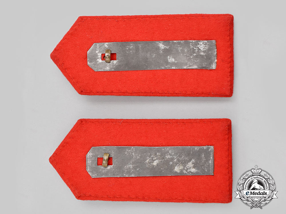 spain,_francoist_state._a_pair_of_shoulder_boards_attributed_to_francisco_franco,_c.1960_l22_mnc2092_043