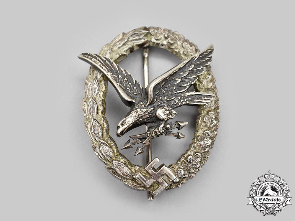 germany,_luftwaffe._a_radio_operator_and_air_gunner_badge,_by_wilhelm_deumer_l22_mnc2099_058