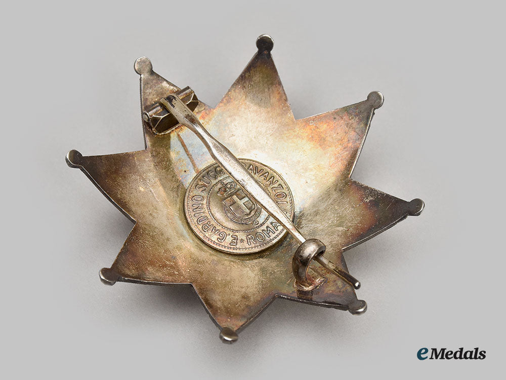 italy,_kingdom._an_italian_order_of_the_crown,_grand_officer's_star_by_e._gardino_l22_mnc2197_668_1