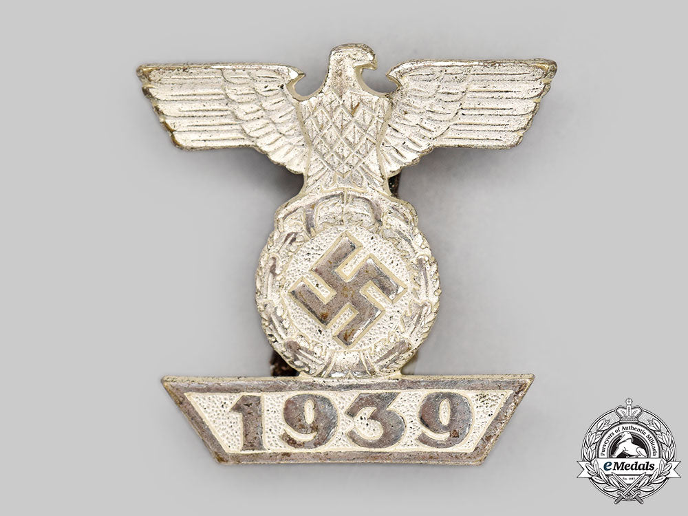 germany,_wehrmacht._a1939_clasp_to_the_iron_cross_ii_class,_second_pattern,_prinzen_size_l22_mnc2335_082