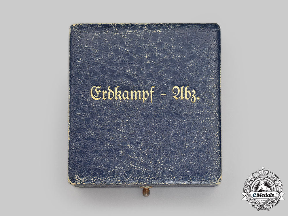 germany,_luftwaffe._a_ground_assault_badge,_with_case,_by_rudolf_karneth_l22_mnc2358_097