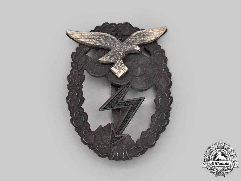 germany,_luftwaffe._a_ground_assault_badge,_with_case,_by_rudolf_karneth_l22_mnc2362_099