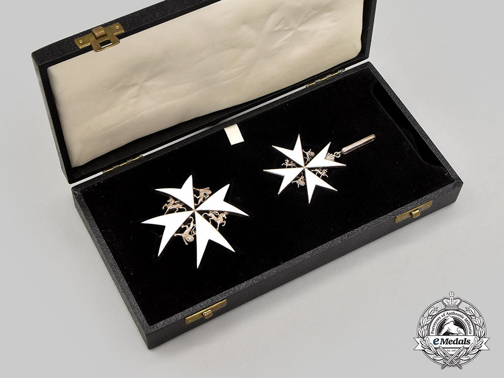 united_kingdom._an_order_of_st._john,_knight_of_grace_set,_in_case_l22_mnc2379_200