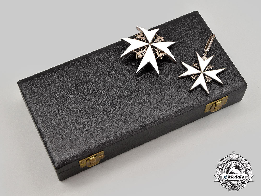 united_kingdom._an_order_of_st._john,_knight_of_grace_set,_in_case_l22_mnc2380_189