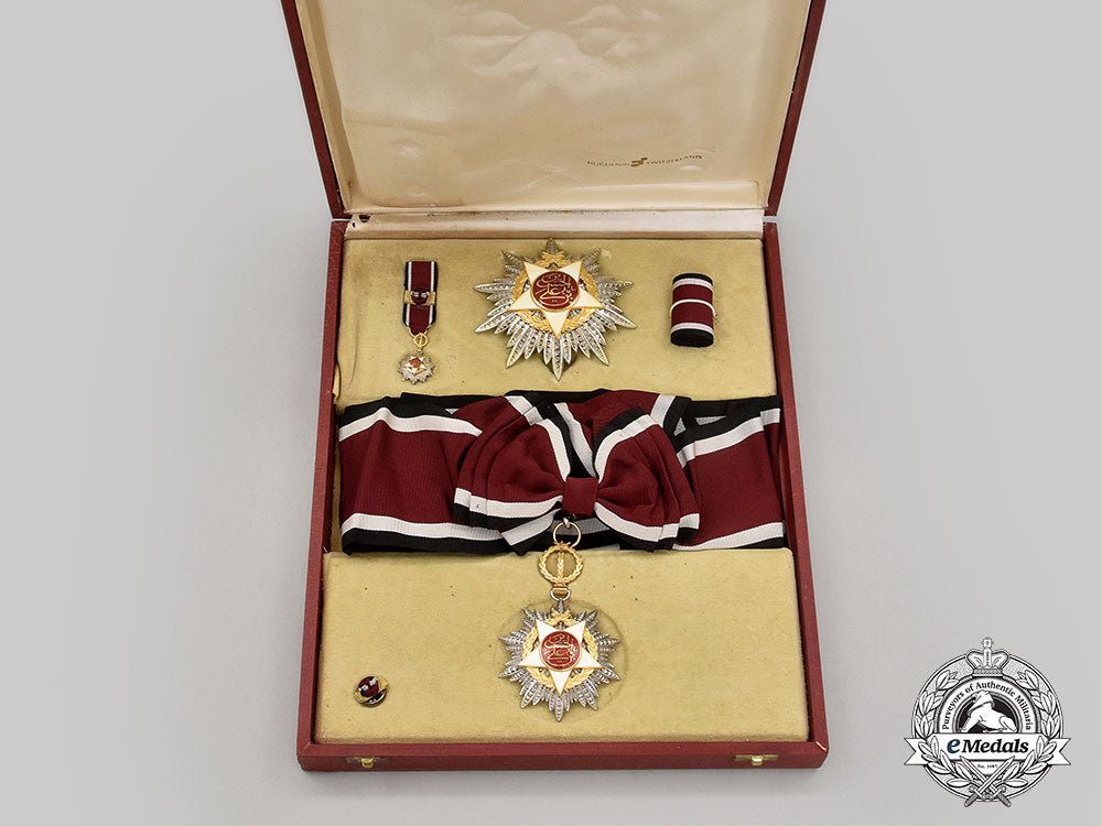 jordan,_kingdom._an_order_of_independence,_grand_cross_set_in_case,_c.1960_l22_mnc2399_212_1