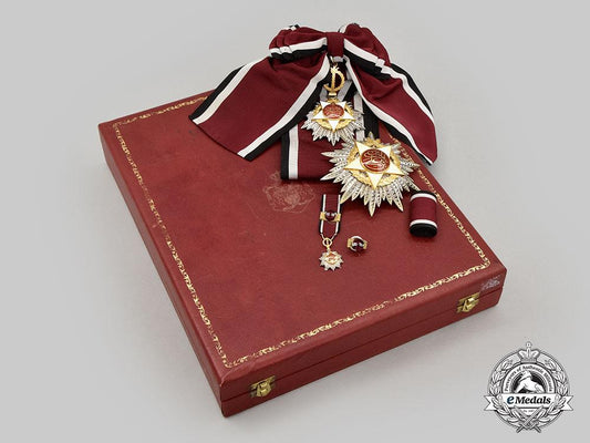 jordan,_kingdom._an_order_of_independence,_grand_cross_set_in_case,_c.1960_l22_mnc2402_201_1