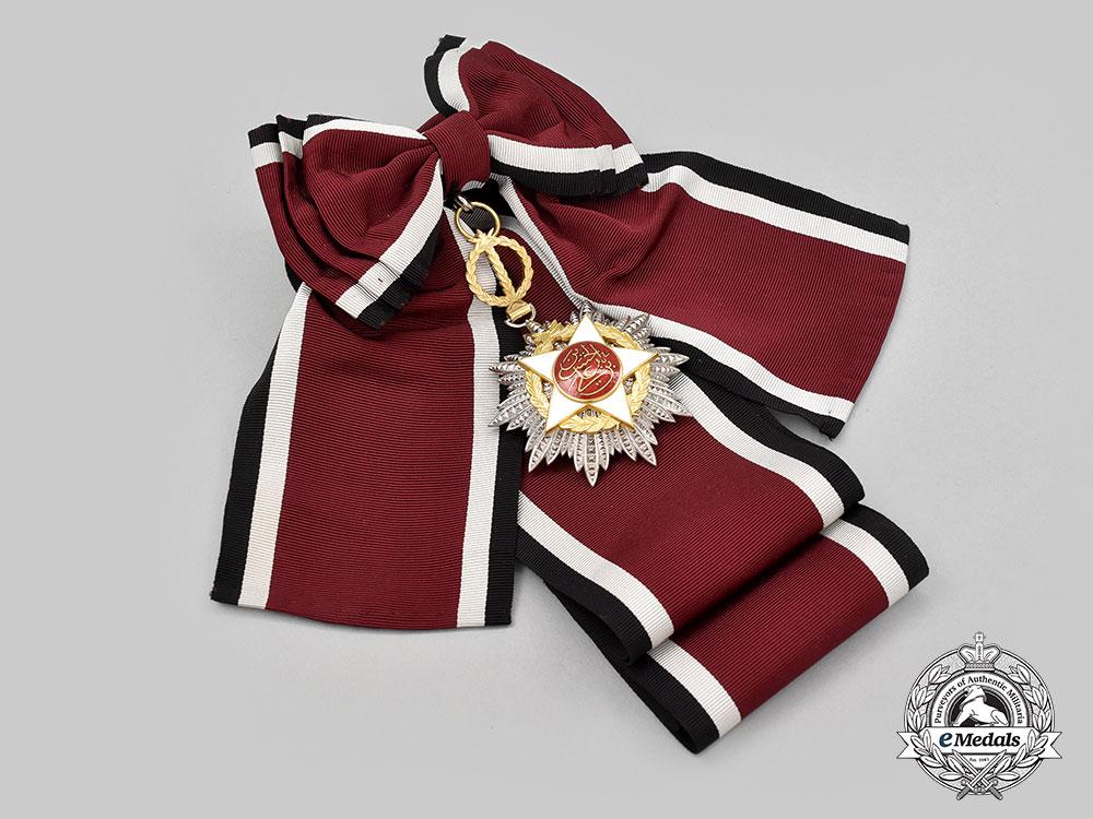 jordan,_kingdom._an_order_of_independence,_grand_cross_set_in_case,_c.1960_l22_mnc2410_203_1