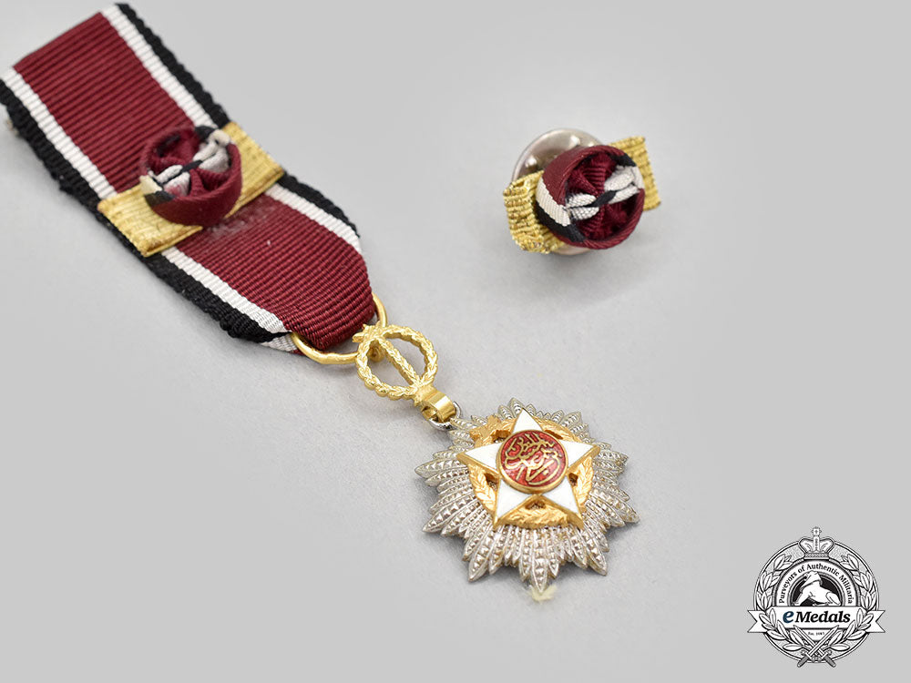 jordan,_kingdom._an_order_of_independence,_grand_cross_set_in_case,_c.1960_l22_mnc2420_211_1