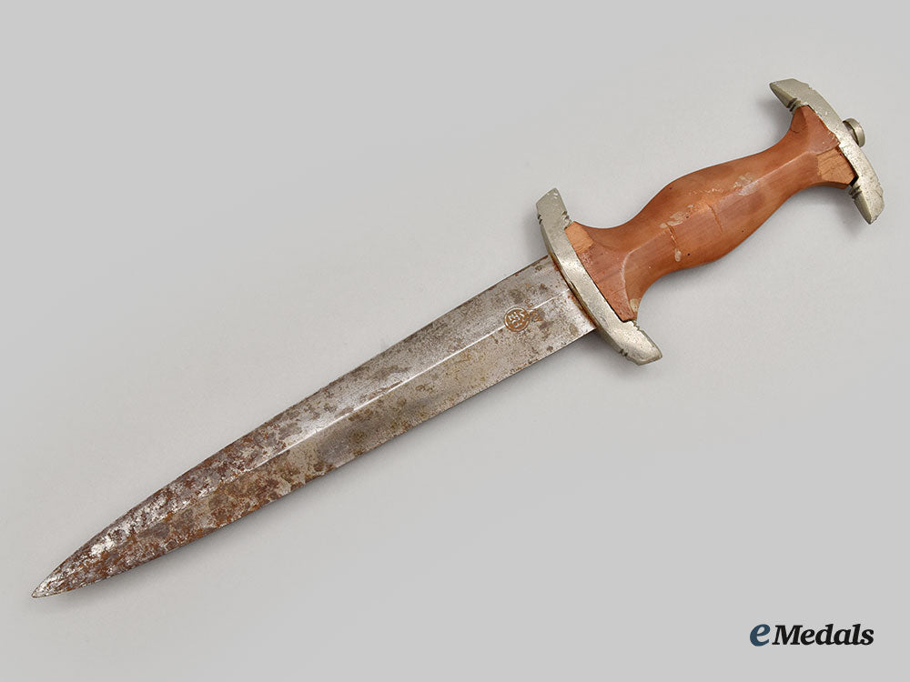 germany,_nskk._a_model1936_chained_leader’s_dagger,_relic_condition,_by_gusav_c._spitzer_l22_mnc2536_573