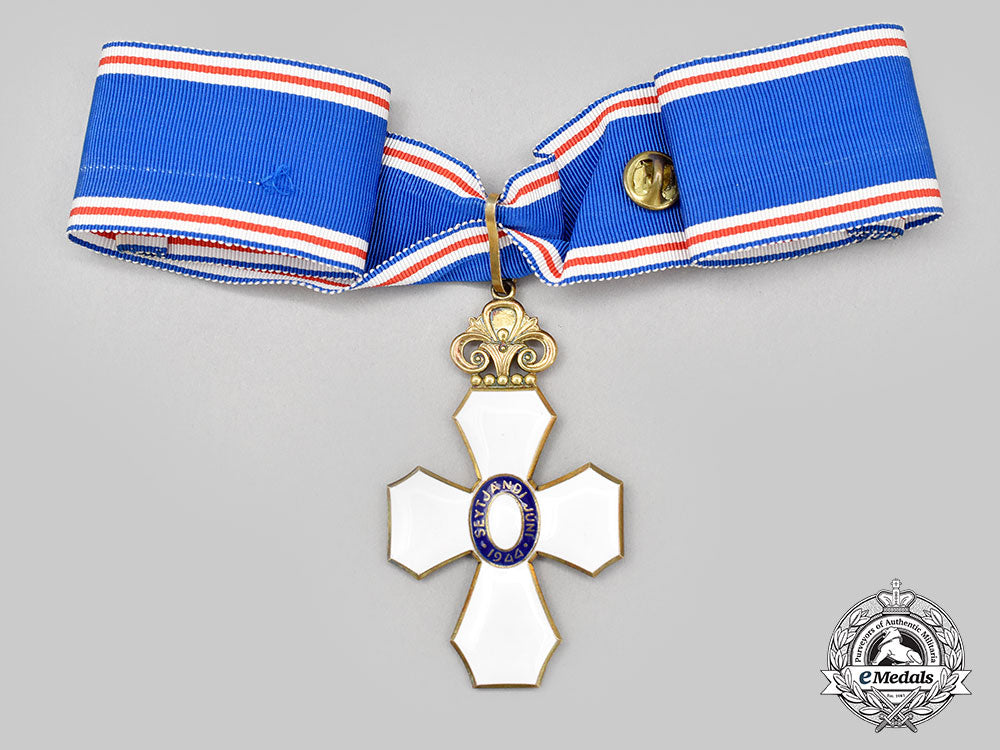 iceland,_republic._an_order_of_the_falcon,_grand_knight,_in_case_l22_mnc2539_284_1
