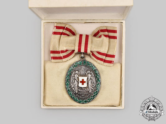 austria-_hungary,_empire._an_honour_decoration_of_the_red_cross,_silver_merit_medal_with_war_decoration_and_case,_by_vincent_mayer’s_söhne_l22_mnc2643_044