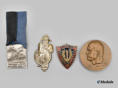 Italy. Mixed Lot Of Italian Insignia And Medal