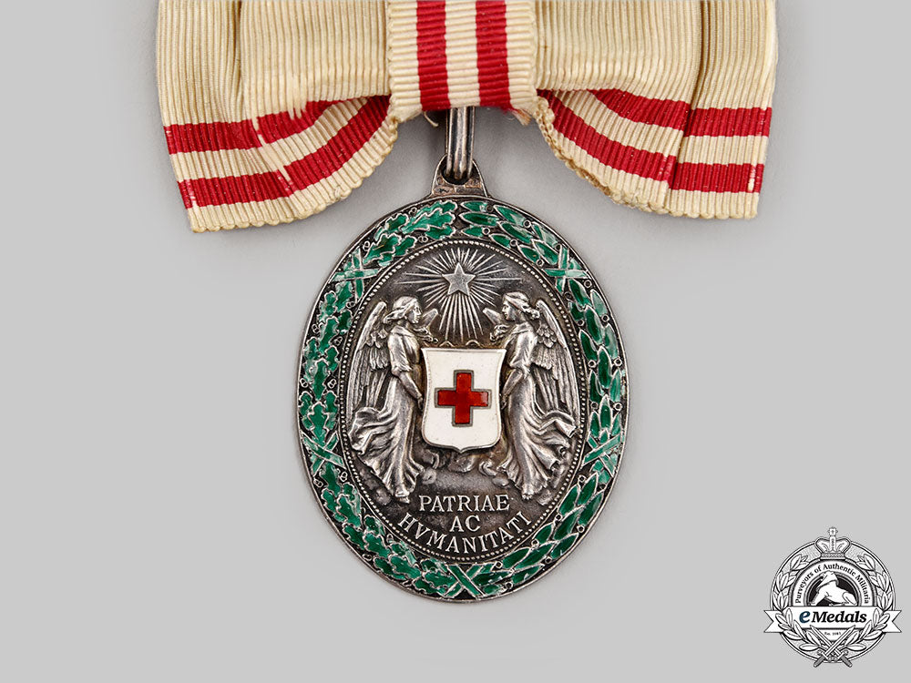 austria-_hungary,_empire._an_honour_decoration_of_the_red_cross,_silver_merit_medal_with_war_decoration_and_case,_by_vincent_mayer’s_söhne_l22_mnc2653_046