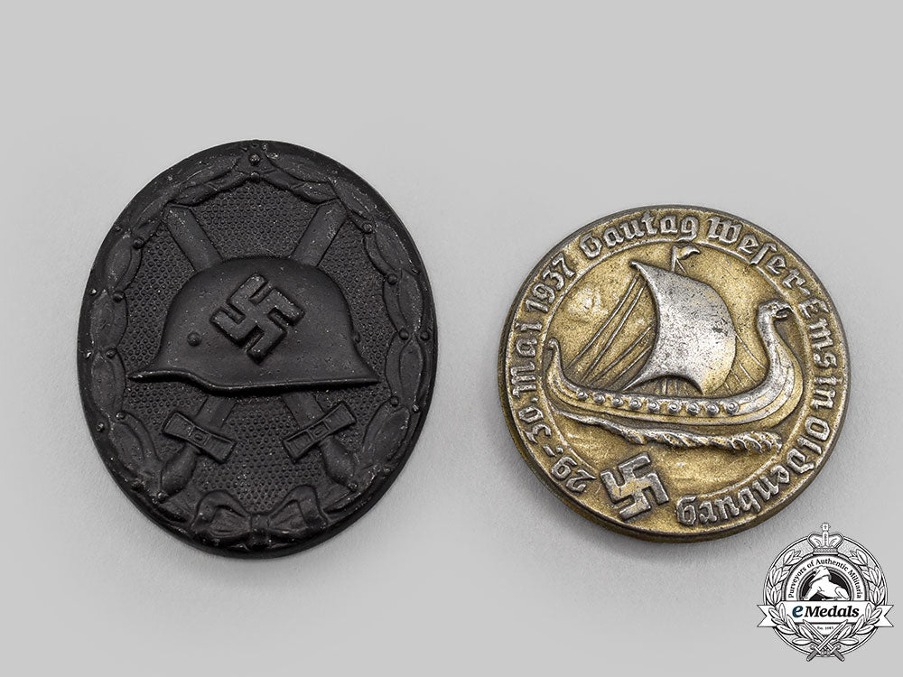 germany,_third_reich._a_pair_of_badges_l22_mnc2692_358_1