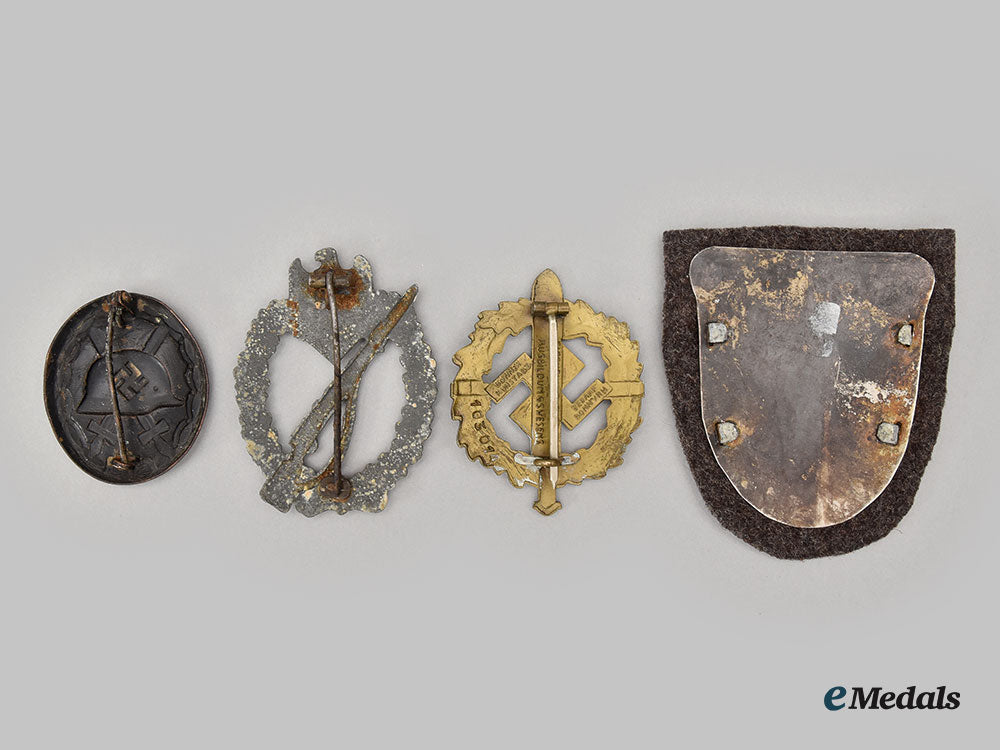 germany,_third_reich._a_mixed_lot_of_badges_l22_mnc2698_888_1