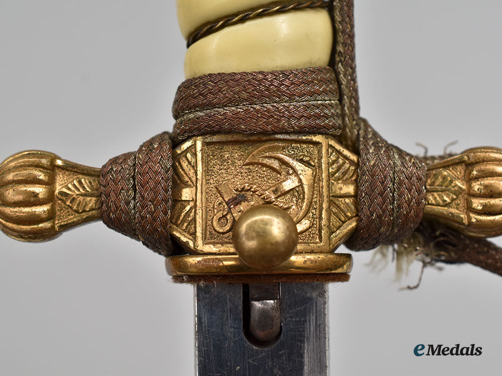 germany,_kriegsmarine._an_officer’s_dress_dagger,_by_carl_eickhorn_l22_mnc2722_675