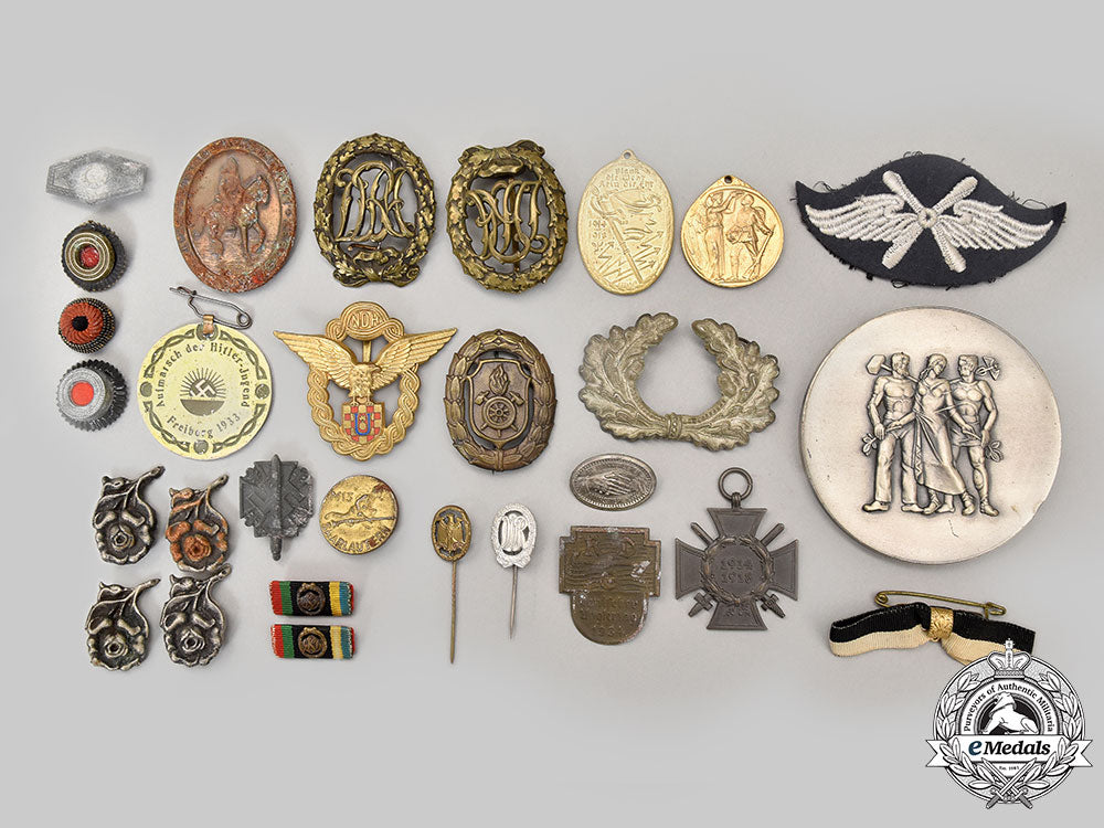 international._a_mixed_lot_of_items_l22_mnc2725_210_1