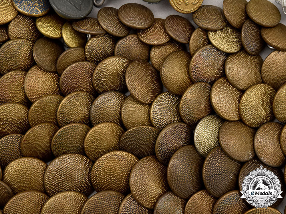 germany,_third_reich._a_mixed_lot_of_buttons_and_insignia_l22_mnc2738_213_1