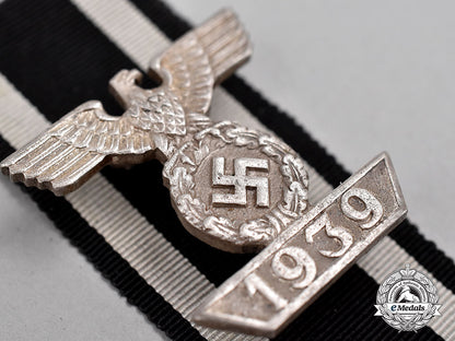 germany,_wehrmacht._a1939_clasp_to_the_iron_cross_ii_class,_type_ii,_by_boerger&_co._l22_mnc2795_563