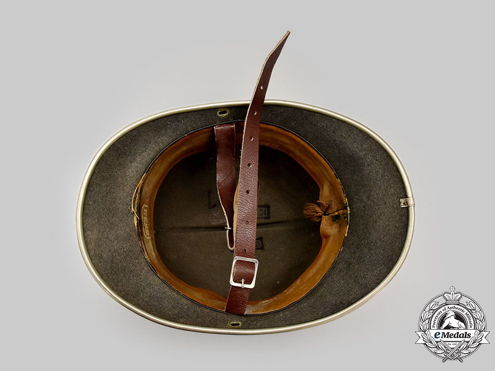 czechoslovakia,_republic._protectorate_of_bohemia&_moravia_felt_police_helmet_l22_mnc2806_186