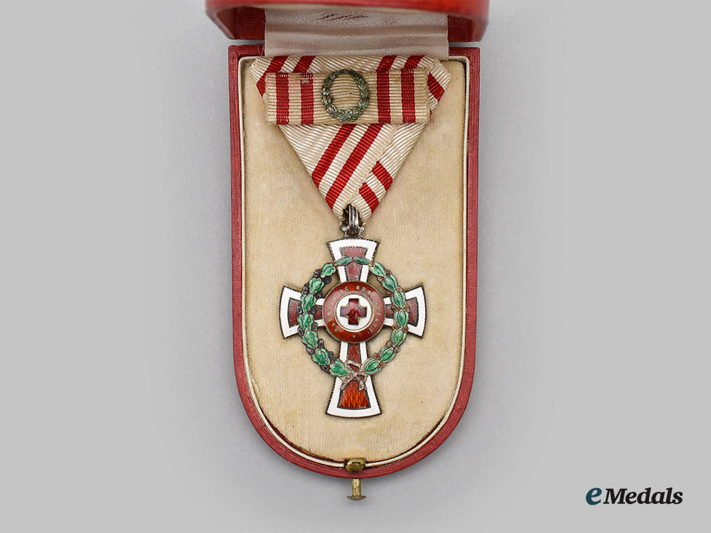 austria,_empire._an_honour_decoration_of_the_red_cross,_military_division,_knight,_by_g.a_scheid_l22_mnc2820_941