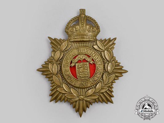 united_kingdom._a_royal_guernsey_light_infantry(_militia)_helmet_plate_with_king's_crown_l22_mnc2835_663_1