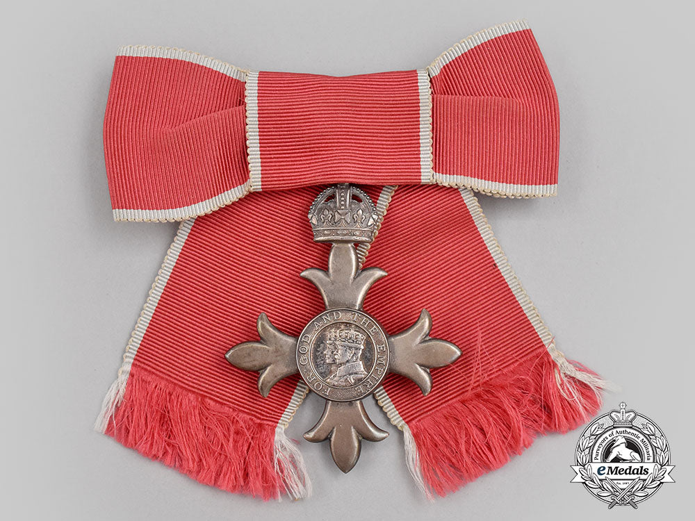 united_kingdom._a_most_excellent_order_of_the_british_empire,_v_class_female_member_badge,_cased_l22_mnc2846_669_1