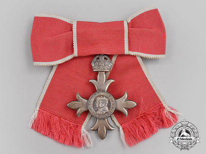 united_kingdom._a_most_excellent_order_of_the_british_empire,_v_class_female_member_badge,_cased_l22_mnc2846_669_1