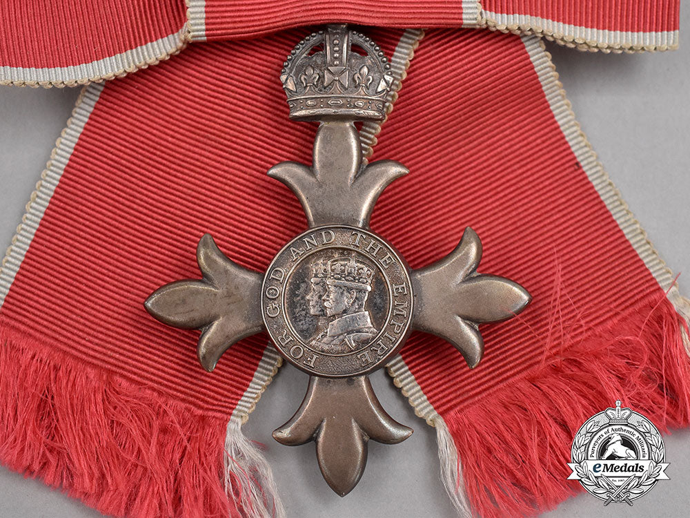 united_kingdom._a_most_excellent_order_of_the_british_empire,_v_class_female_member_badge,_cased_l22_mnc2847_670_1