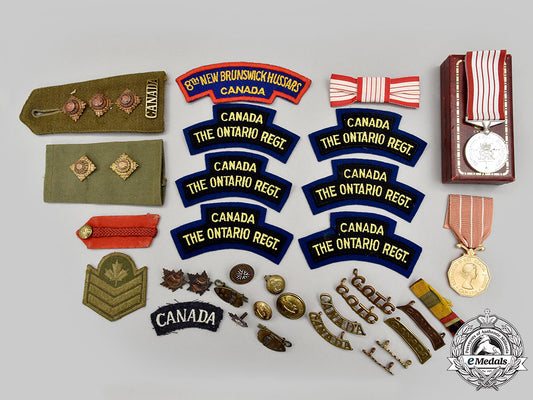canada._lot_of_thirty-_four_military-_themed_items_l22_mnc2884_416_1
