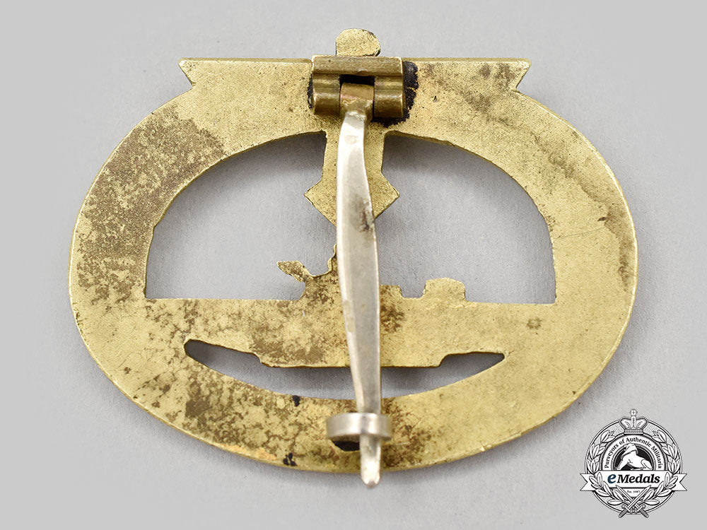 germany,_kriegsmarine._a_u-_boat_war_badge,_by_schwerin&_sohn_l22_mnc2895_503_1