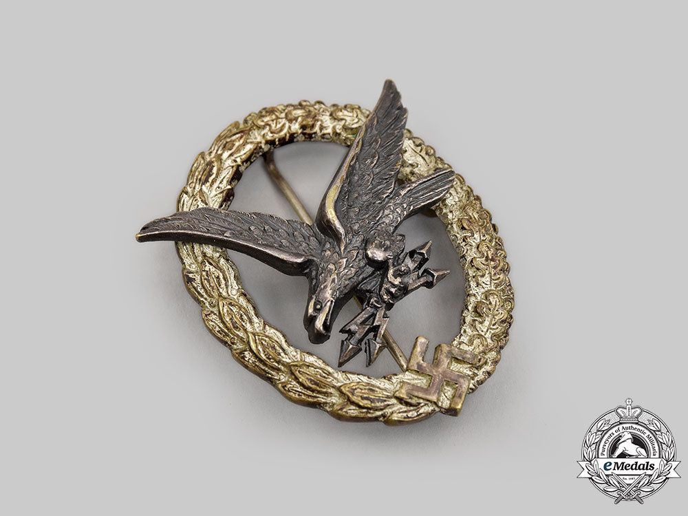 germany,_luftwaffe._a_radio_operator_and_air_gunner_badge_with_case,_by_c.e._juncker_l22_mnc2924_182
