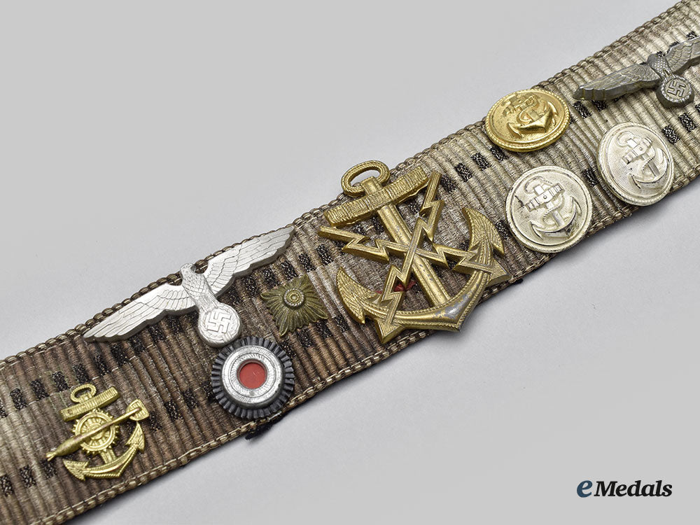 germany,_kriegsmarine._an_officer’s_brocade_and_buckle,_with_veteran-_assembled_buttons_and_insignia_l22_mnc2983_814