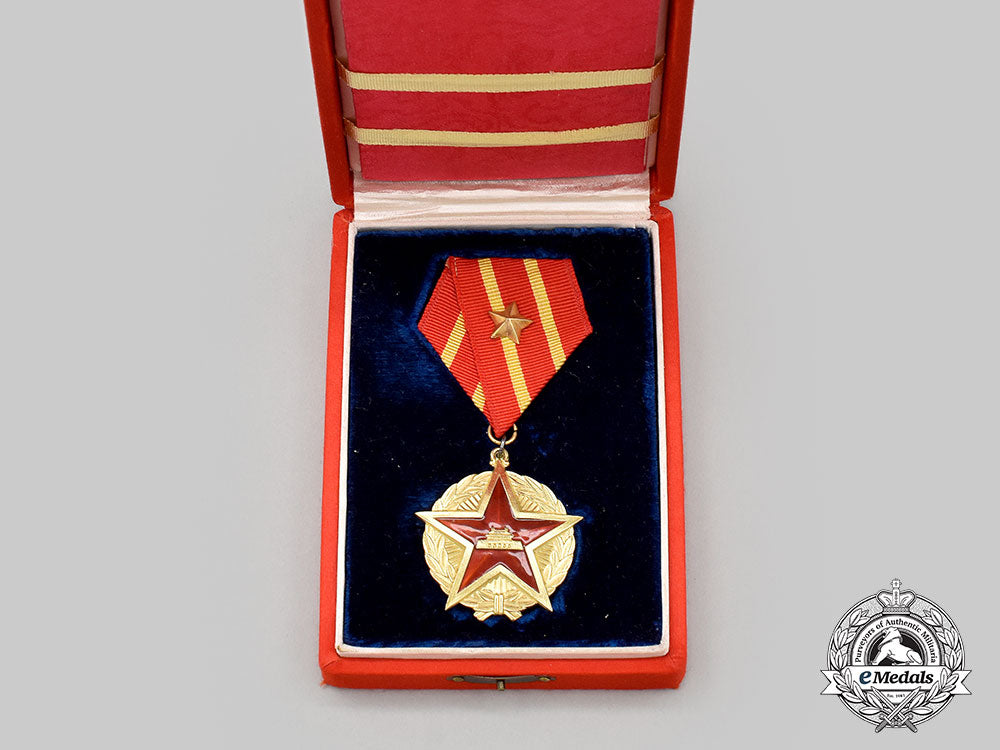 china,_people's_republic._a_friendship_medal_for_contributions_in_the_early_days_of_liberation1958,_cased_and_awarded_to_a_czech_citizen_l22_mnc3000_561
