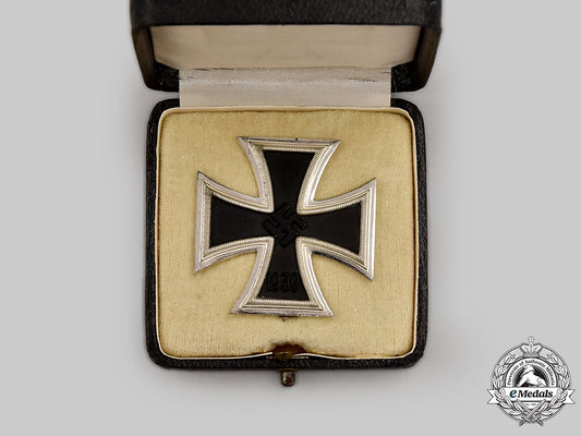 germany,_wehrmacht._a1939_iron_cross_i_class,_with_case,_by_wilhelm_deumer_l22_mnc3069_204