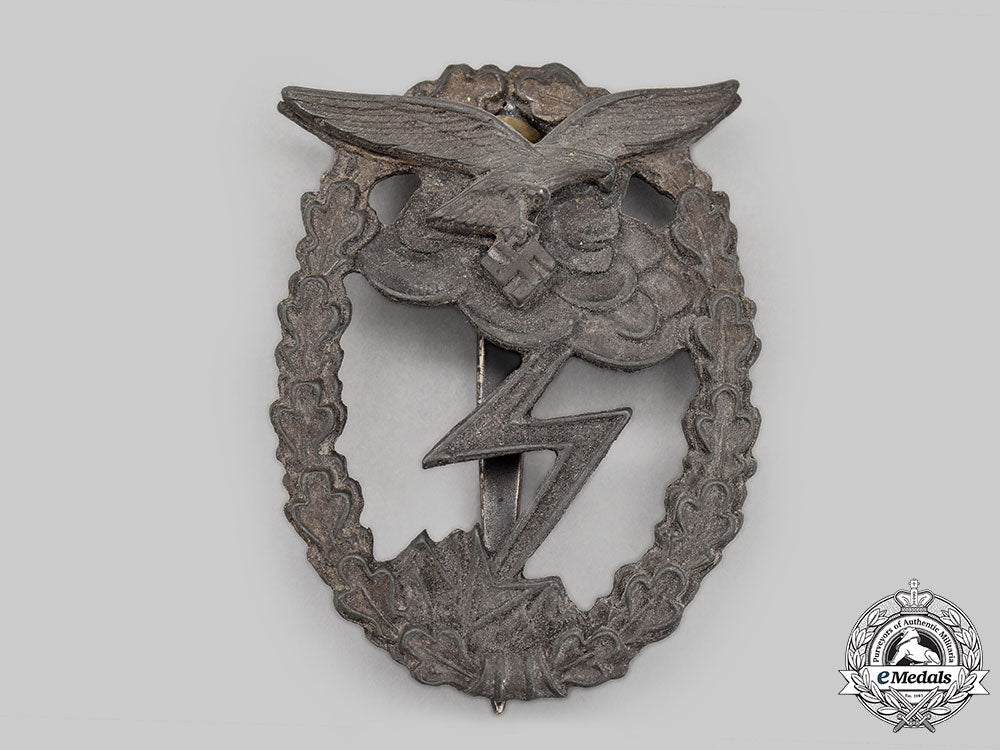 germany,_luftwaffe._a_ground_assault_badge,_by_a.g.m.u.k_l22_mnc3095_461_1_1