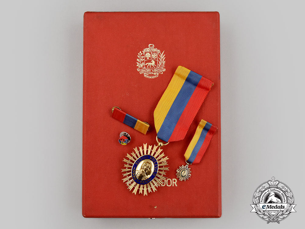 venezuela,_bolivarian_republic._two_orders_of_chivalry_l22_mnc3102_816