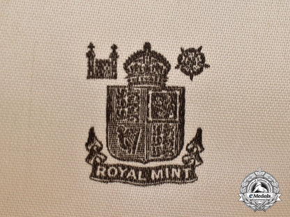 united_kingdom._a_king's_medal_for_service_in_the_cause_of_freedom_to_a_female_recipient,_cased_l22_mnc3142_640_1