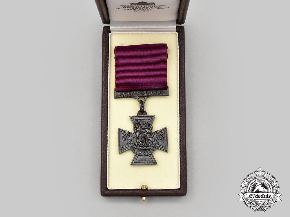 united_kingdom._a_limited_edition_replica_victoria_cross_by_hancocks&_co._of_london,_number427_of1352_l22_mnc3214_685_1