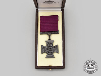 united_kingdom._a_limited_edition_replica_victoria_cross_by_hancocks&_co._of_london,_number427_of1352_l22_mnc3214_685_1