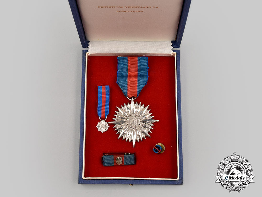 venezuela,_bolivarian_republic._four_orders&_decorations_l22_mnc3214_874_1