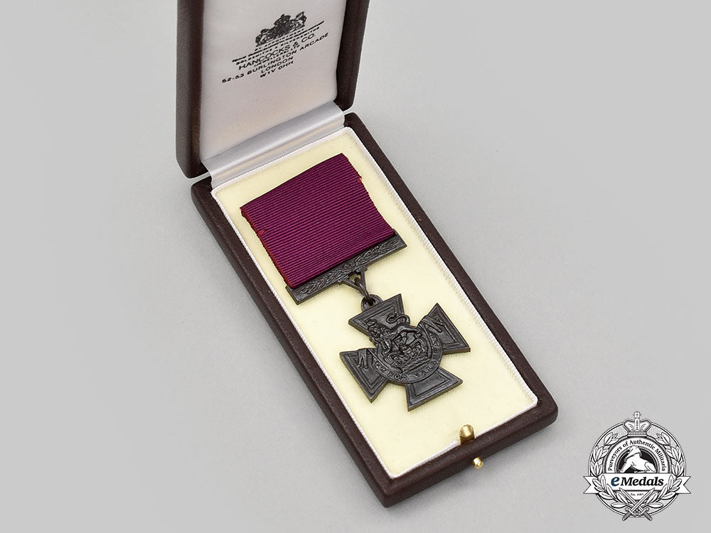 united_kingdom._a_limited_edition_replica_victoria_cross_by_hancocks&_co._of_london,_number427_of1352_l22_mnc3215_686_1