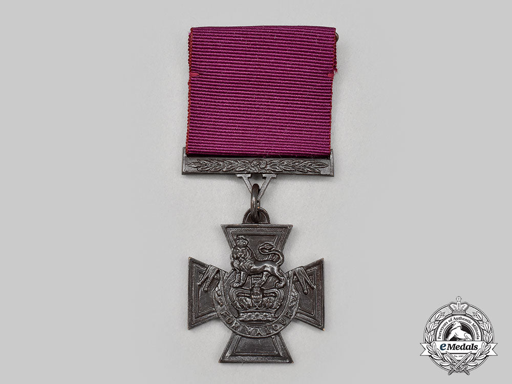 united_kingdom._a_limited_edition_replica_victoria_cross_by_hancocks&_co._of_london,_number427_of1352_l22_mnc3218_682_1
