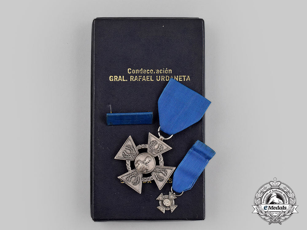venezuela,_bolivarian_republic._four_orders&_decorations_l22_mnc3230_883_1