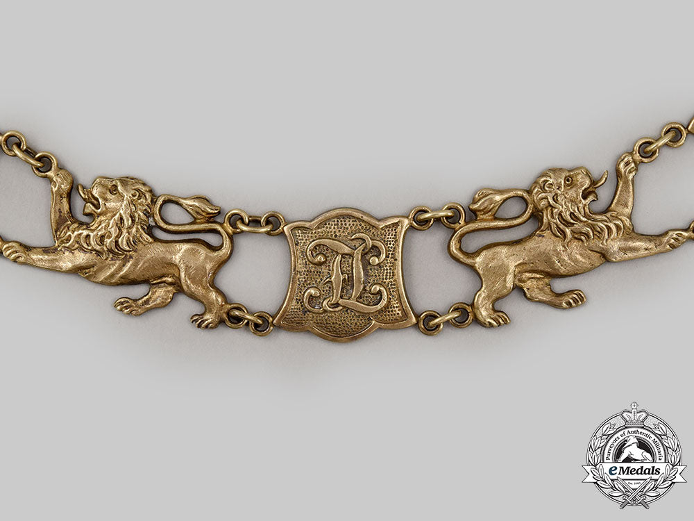 hesse-_darmstadt._an_order_of_the_golden_lion,_museum_display_collar_l22_mnc3241_109_1