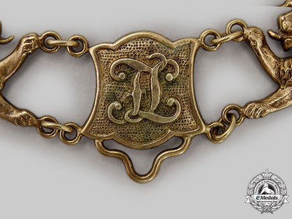 hesse-_darmstadt._an_order_of_the_golden_lion,_museum_display_collar_l22_mnc3243_112_1